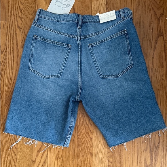 Westbound Raw-Hem High-Rise Denim Bermuda Shorts in Medium Blue - Picture 5 of 5